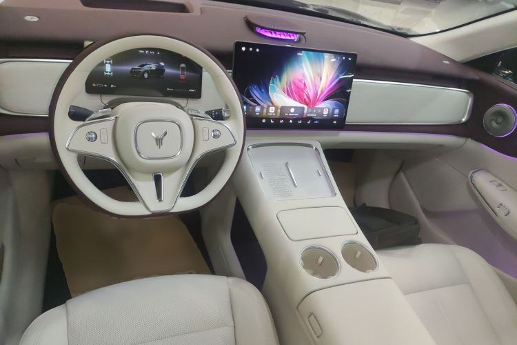 Used VOYAH COURAGE 2025 Model Four-Wheel-Drive Qiankun Edition
