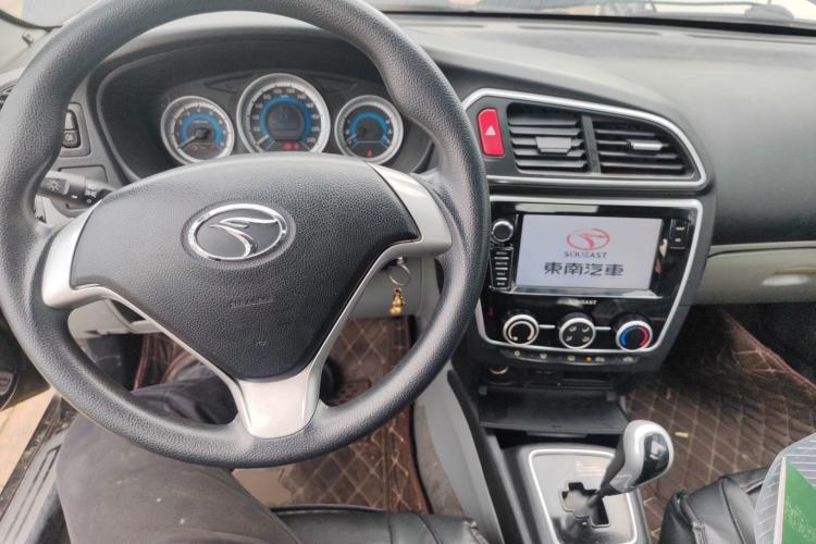 Used Soueast V3 Lingyue 2015 1.5L AMT Happiness Edition