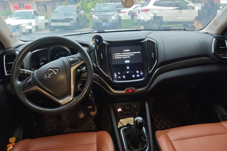 Used CHANGAN OSHAN CX70 2016 1.6L Manual Luxury Model Center Console