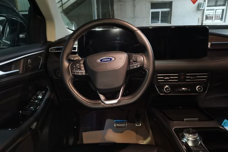 Used Ford Edge 2021 PLUS EcoBoost 245 Two-Wheel-Drive Titanium 7-Seater Steering Wheel