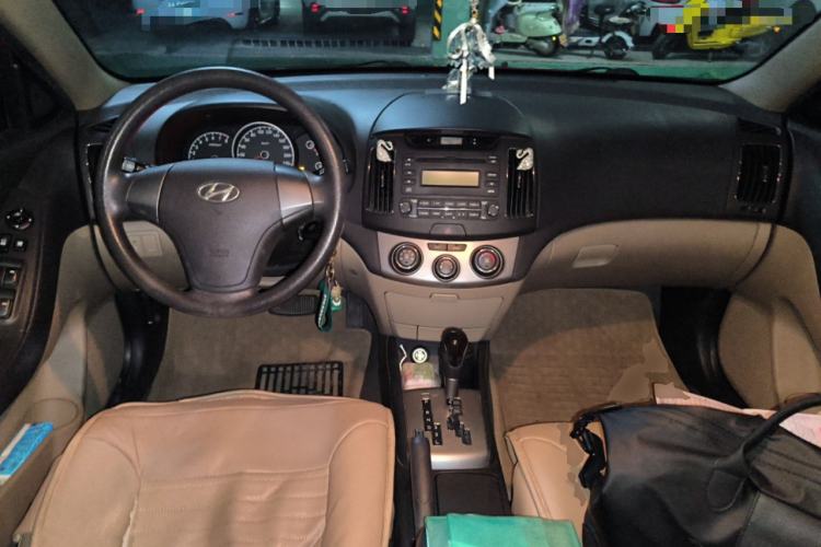 Used Hyundai Elantra 2011 1.6L Automatic Comfort Edition Center Console