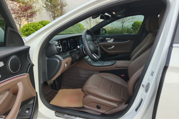 Used Mercedes-Benz E-Class 2022 E 300 L Sporty and Stylish Model Interior 1
