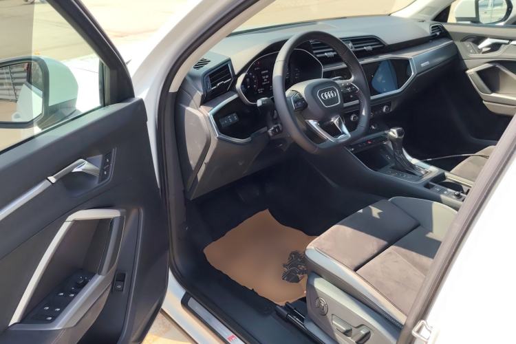 Used Audi Q3 2019 40 TFSI Fashion Dynamic Model
