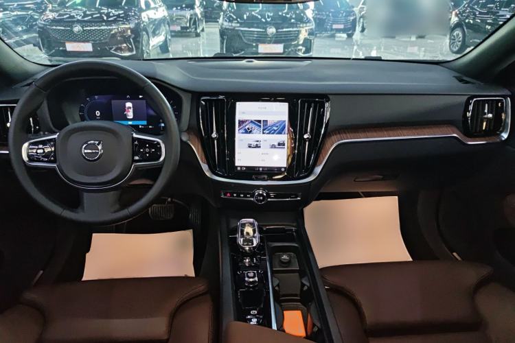 Used Volvo S60 2023 B4 Zhiyuan Luxury Edition
