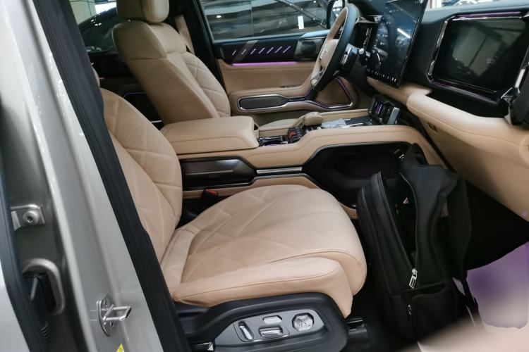 Used Formula Leopard 8 2025 Smart & Brave Flagship Edition 7 Seats