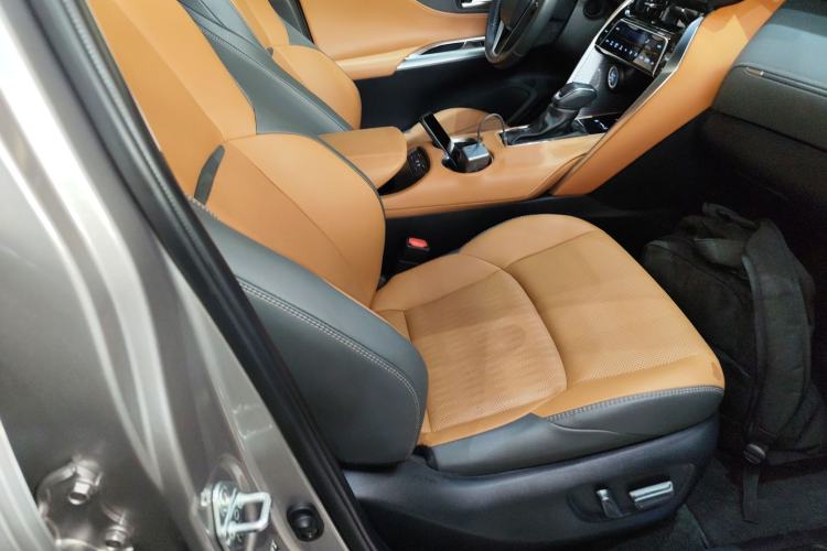 Used Toyota Venza 2022 Dual-Engine 2.5L CVT Two-Wheel Drive Prestige Edition
