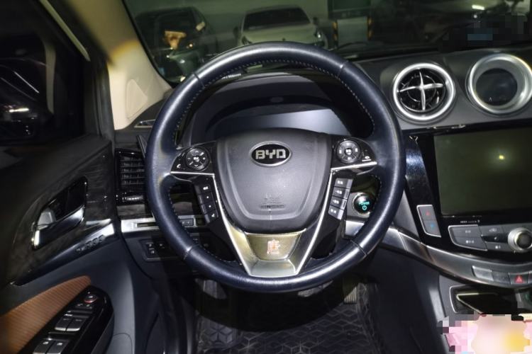 Used BYD Tang New Energy 2015 2.0T Four-Wheel-Drive Flagship Model
