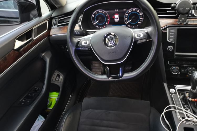 Used Volkswagen Magotan 2017 330TSI DSG Luxury Model Steering Wheel