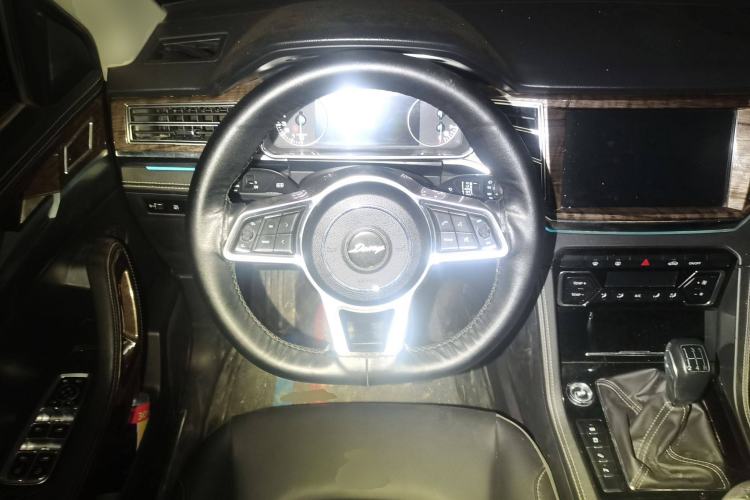 Used Zotye Domy X7 2017 1.8T Manual Luxury Model
