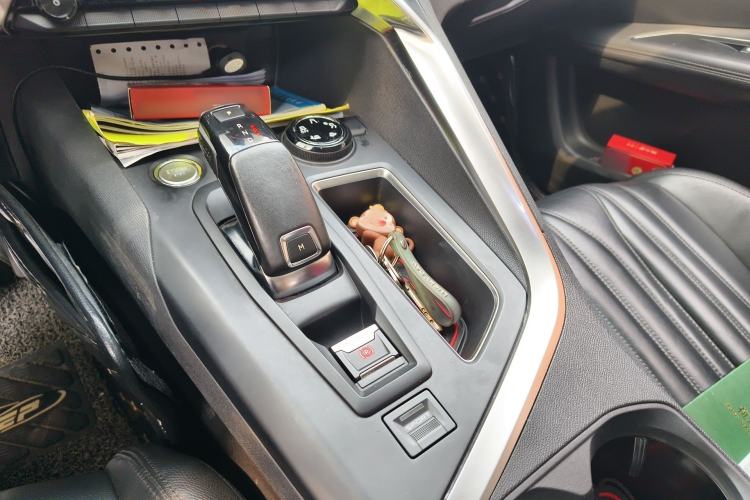 Used Peugeot 5008 2017 380THP 7-Seater Luxury Edition Gear Lever