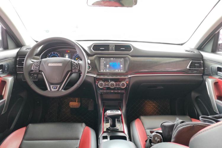 Used Haval H2 2018 Blue-Label 1.5T Dual-Clutch Two-Wheel-Drive Luxury Model Center Console