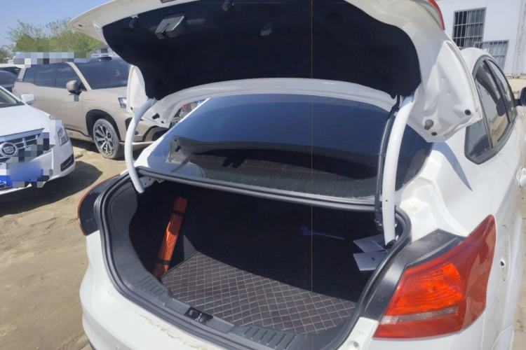 Used Ford Focus 2018 Sedan Classic 1.6L Automatic Trendy SmartDrive Edition Trunk