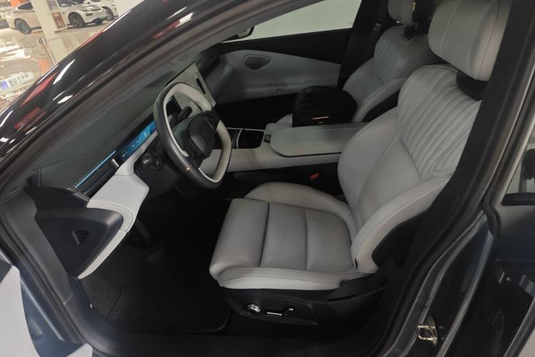 Used Lynk & Co Z10 2025 95 kWh 806 km Range Rear-Wheel Drive Advanced Driver-Assistance System Max