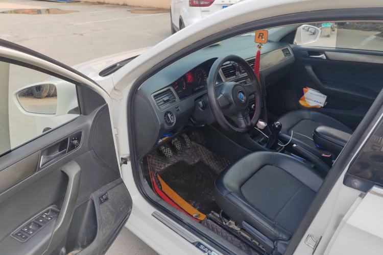 Used Volkswagen Santana 2015 1.6L Manual Comfort Edition
