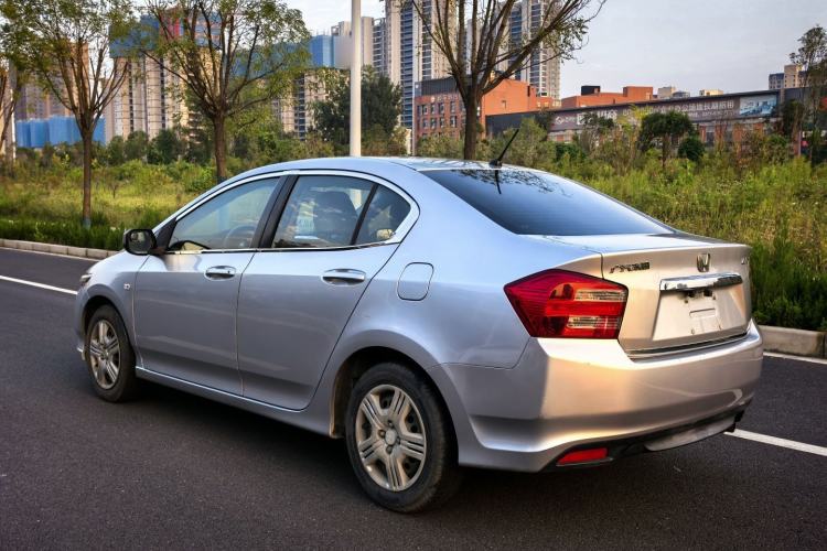 Used Honda City Classic 2012 1.5L manual Comfort version
