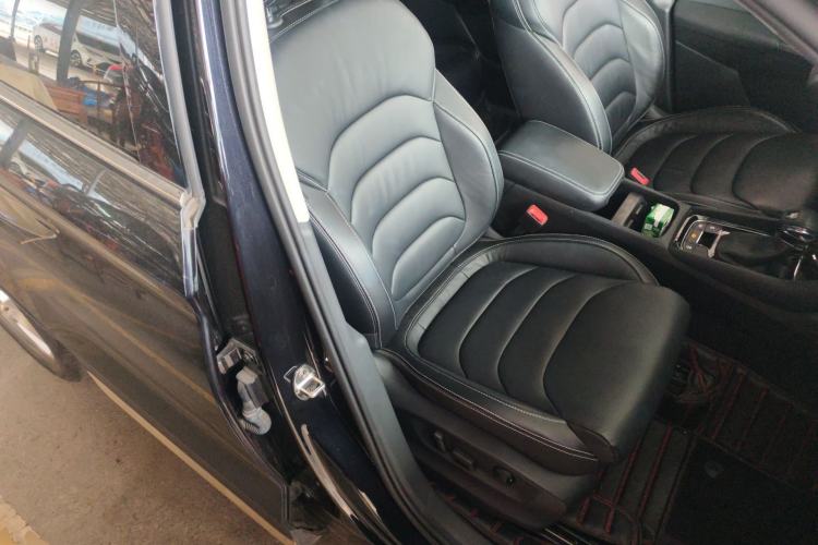 Used Skoda Kodiaq 2019 Facelifted TSI330 5-Seater Two-Wheel-Drive Luxury Enjoyment Edition China VI Standard Right Front Seat