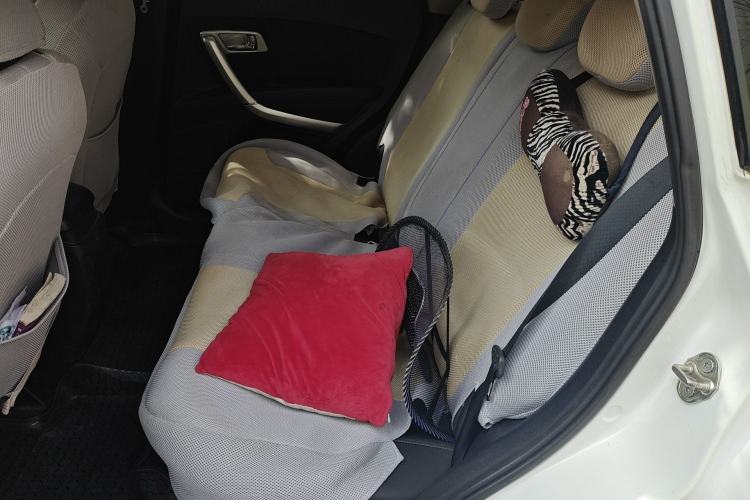 Used Bestune X80 2013 2.0L automatic comfort version Left Rear Seat