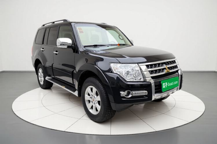 Used Mitsubishi Pajero 2015 3.0L Automatic Elite Overdrive Version China IV Standard Exterior 2