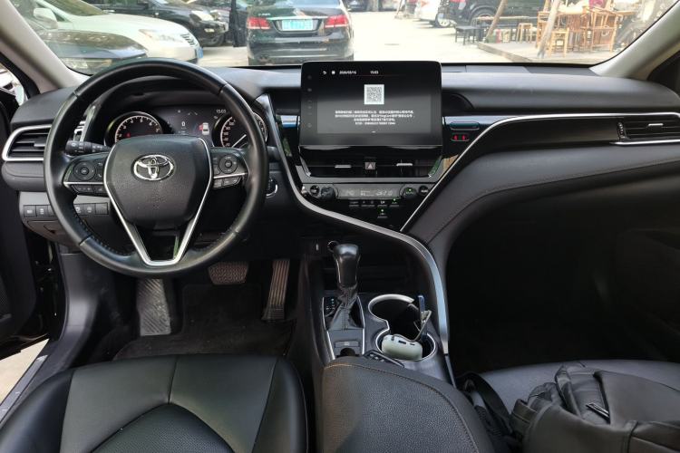 Used Toyota Camry 2023 2.0G Luxury Edition Center Console