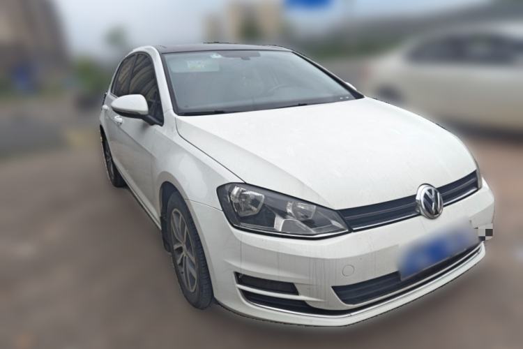 Used Volkswagen Golf 2016 230TSI Automatic Luxury Version Front Right 45 Deg