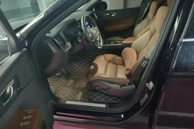 Used Volvo XC60 2025 B5 4x4 Smart Luxury Edition
