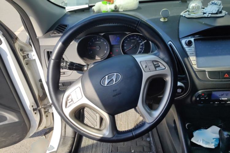 Used Hyundai ix35 2013 2.0L Automatic Two-Wheel Drive Smart GLS China IV Standard
