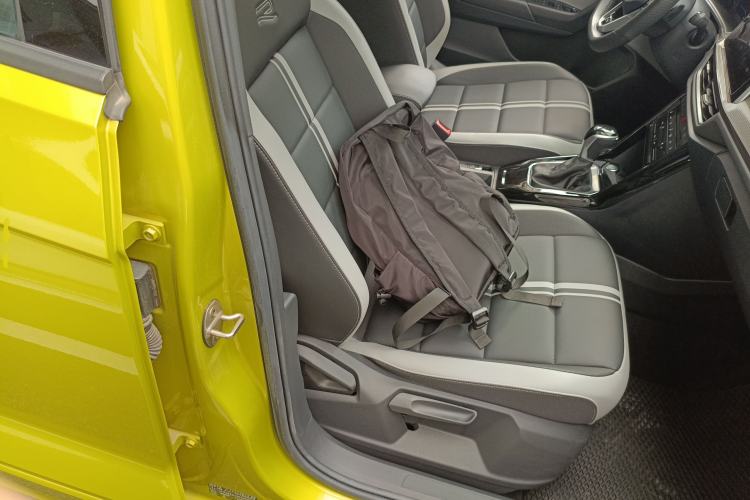 Used Volkswagen T-ROC 2023 300TSI DSG Two-Wheel Drive Starlight Edition Right Front Seat