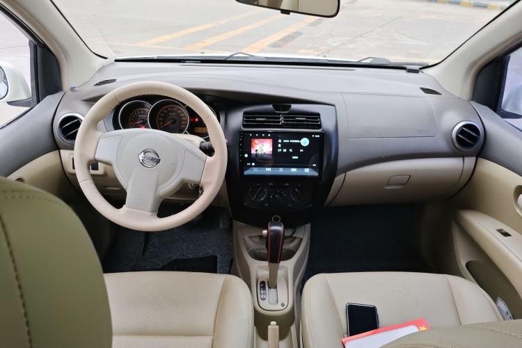 Used Nissan Livina 2007 1.6L Automatic All-Around Model Center Console