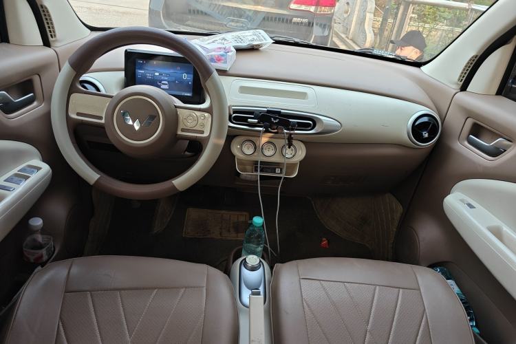 Used Wuling Hongguang MINIEV 2025 Four-Door Version Advanced Edition Center Console
