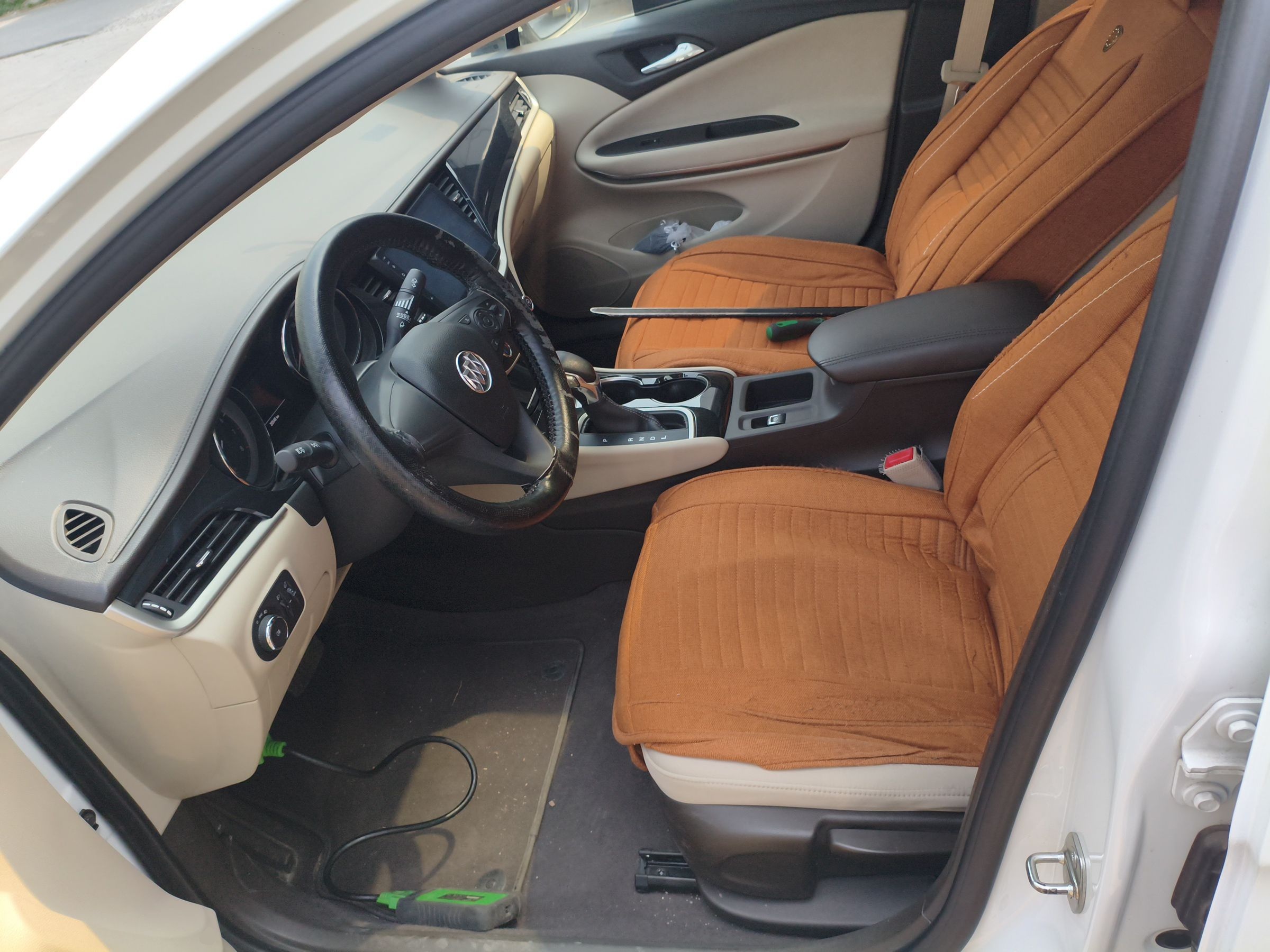 Переднее сиденье в автомобиле