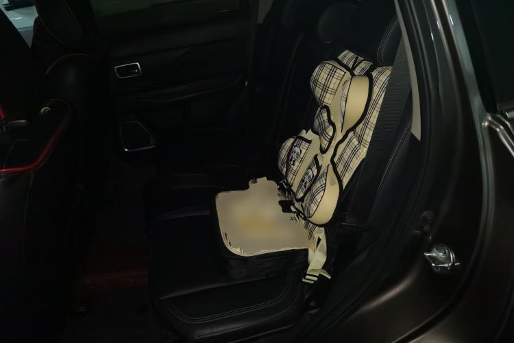 Used Mitsubishi Outlander 2019 2.0L Two-Wheel Drive Comfort Edition 7-Seater China VI Standard
