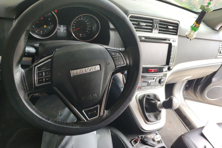 Used Haval M6 2018 1.5T Manual Two-Wheel Drive Elite Model Center Console