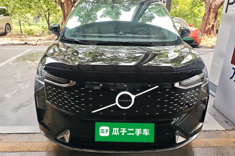 Used Volvo EM90 2025 Ultra Six-Seater Front