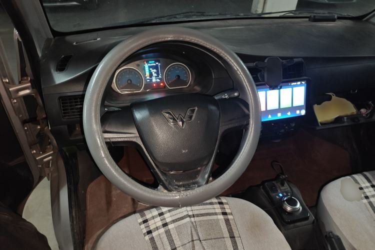 Used Wuling EV50 2022 Affordable Model Anchi with 35.904 kWh
