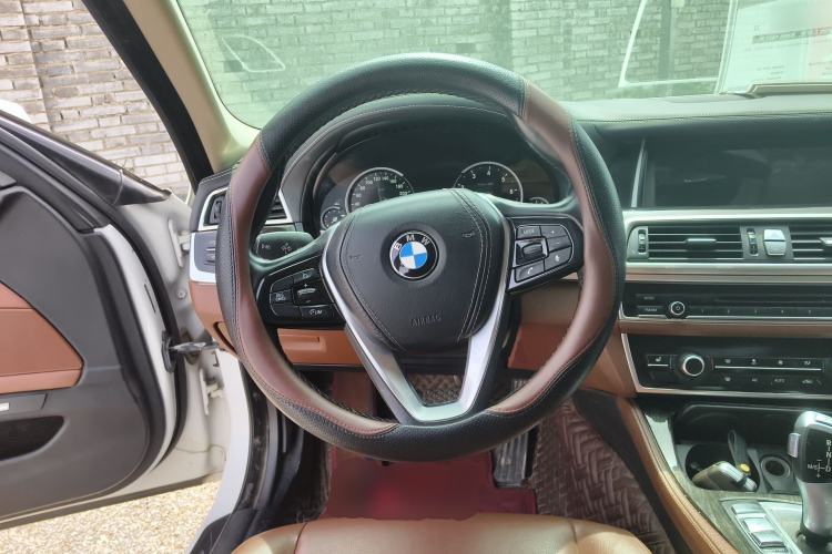 Used BMW 5 Series 2014 525Li Leading Model
