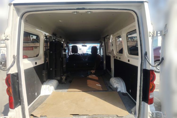 Used Yufeng Gold Warehouse 2025 Model Bus Version with Slow Charger Trunk