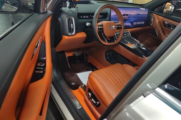 Used Geely Galaxy M9 2025 Model 210km Four-Wheel-Drive Leading Edition Driver Seat