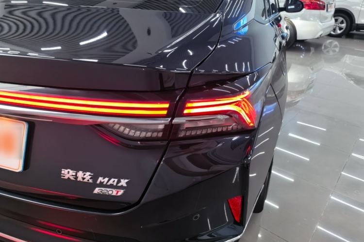 Used Dongfeng Aeolus Yixuan MAX 2023 1.5T Super-Powered Dad Edition Right Rear Taillight