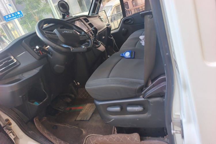 Used JMC Fushun 2022 2.0T Manual Multi-Function Passenger Vehicle Short Wheelbase Mid-Height Roof 6-Seater