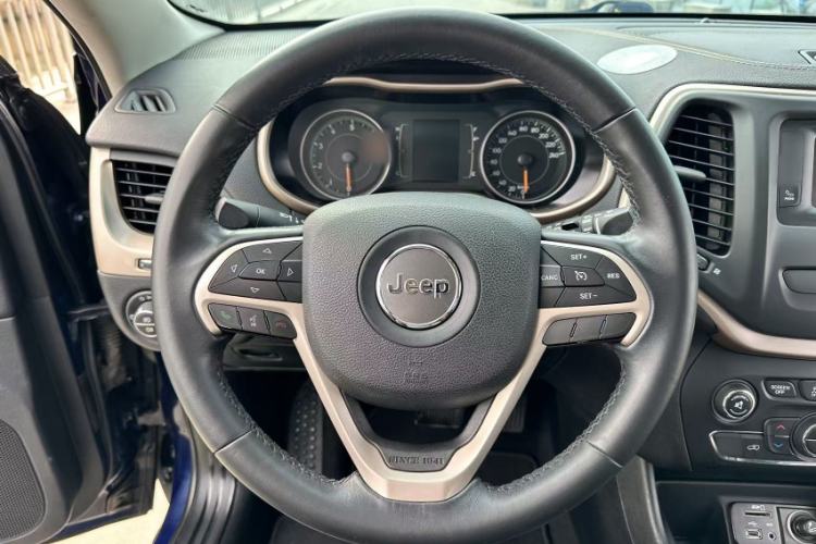 Used Jeep Cherokee 2016 2.4L Leading Edition