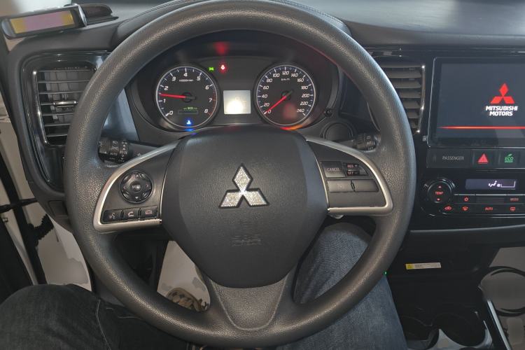 Used Mitsubishi Outlander 2021 Revised Version 2.0L Two-Wheel Drive Comfort Edition 5 Seats
