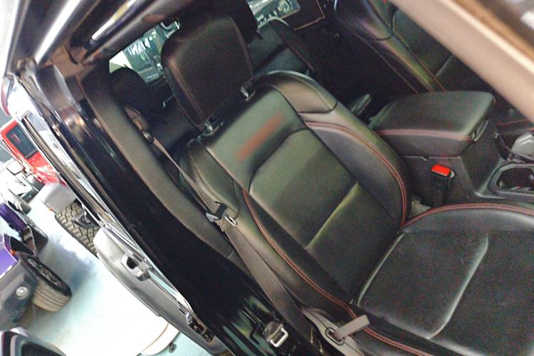 Used Jeep Wrangler 2021 2.0T Robin Hood Four-Door Edition Right Front Seat