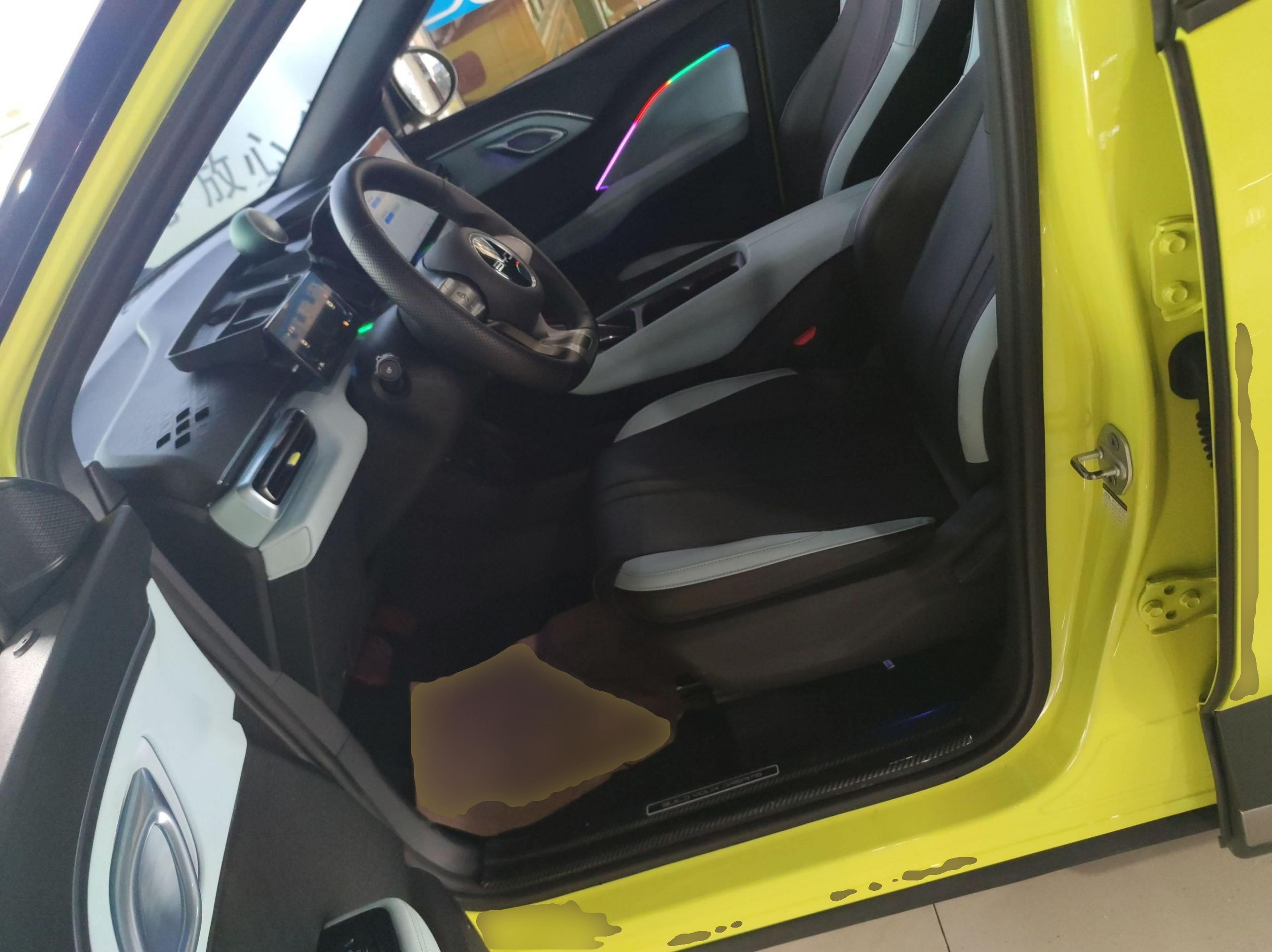 المقاعد الأمامية داخل السيارة