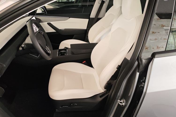 Used Tesla Model Y 2025 Rear-Wheel-Drive Version