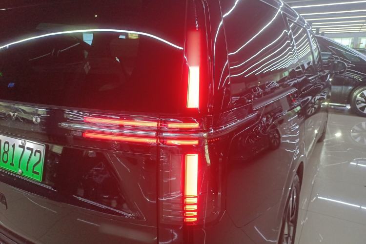 Used Volvo EM90 2025 Ultra Six-Seater
