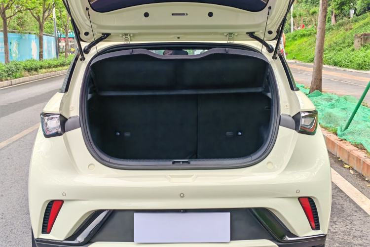 Used BYD Dolphin 2023 420 km Fashion Edition Trunk