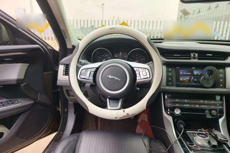 Used Jaguar XF 2016 XF 2.0T Two-Wheel-Drive Luxury Edition Steering Wheel
