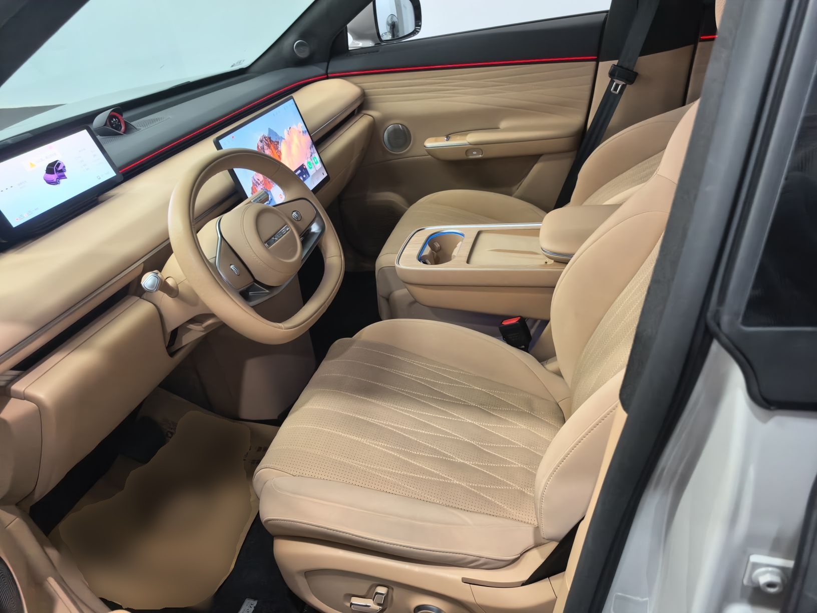 المقاعد الأمامية داخل السيارة