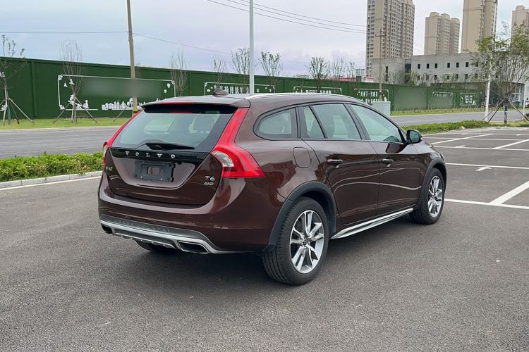 Used Volvo V60 2016 Cross Country T6 AWD
