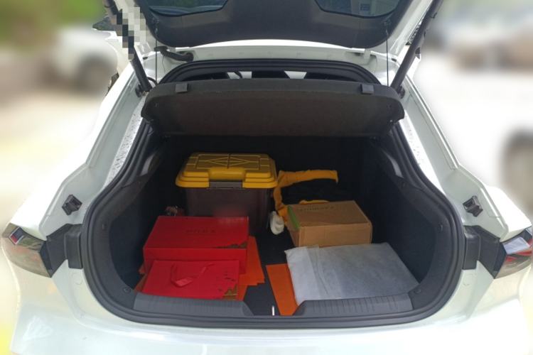 Used CHANGAN UNI-V 2025 1.5T 500Bar High-Energy Version Trunk